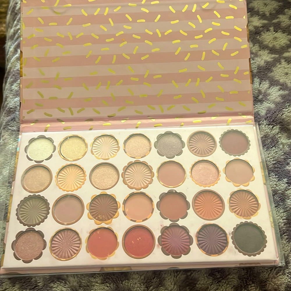 Beauty Concepts Hello Sweetness eyeshadow Palette New!